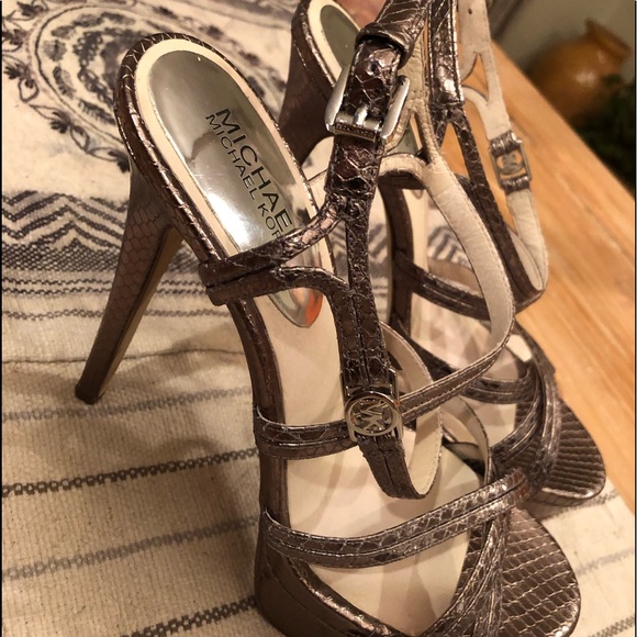 Shoes - Picture 4 of 7